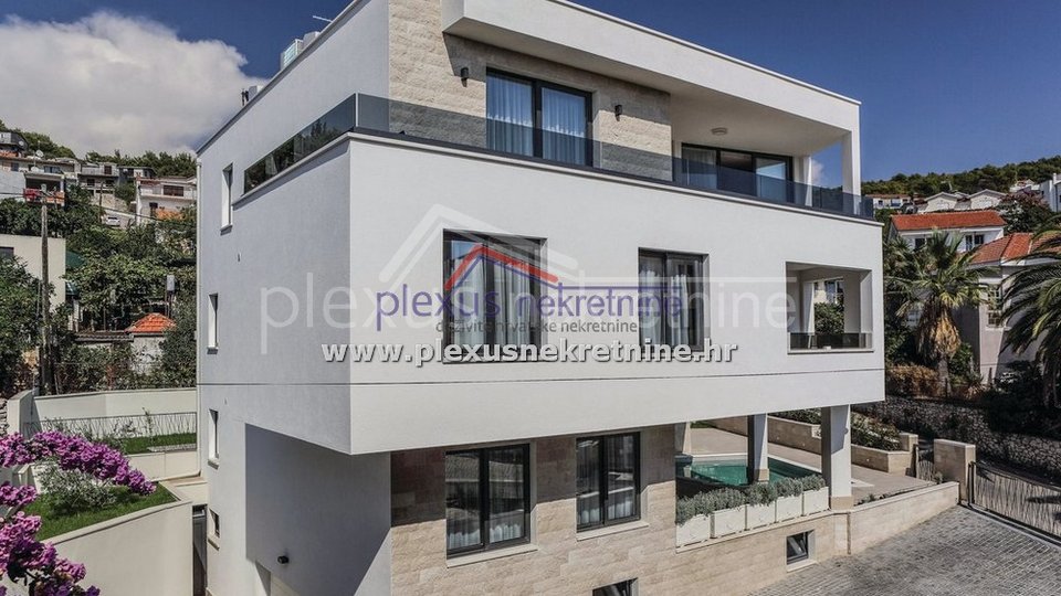SNIŽENO! Kuća za odmor - urbana vila: Trogir, Čiovo, dvokatnica, 363 m2