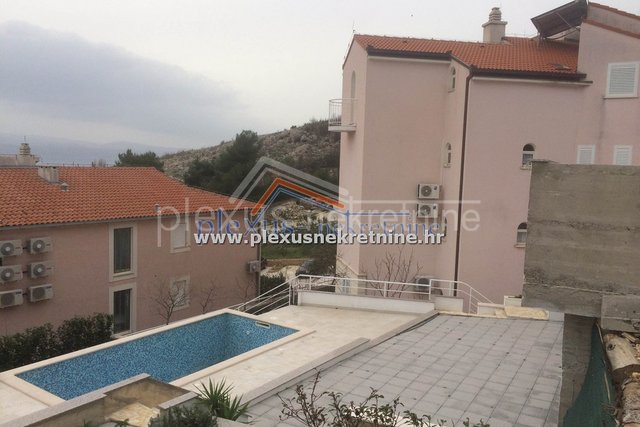 House, 800 m2, For Sale, Omiš - Lokva Rogoznica