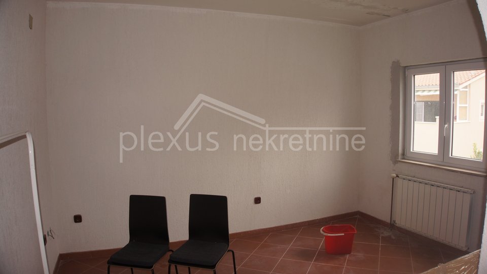House, 725 m2, For Sale, Žrnovnica