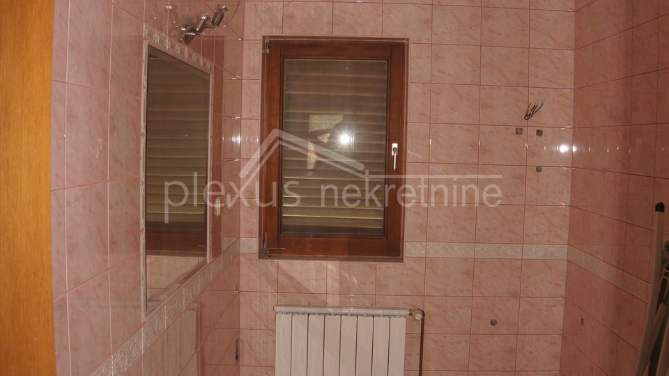 House, 725 m2, For Sale, Žrnovnica