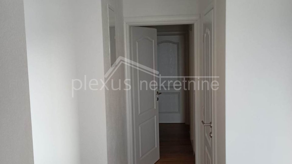 House, 380 m2, For Sale, Kaštel Sućurac