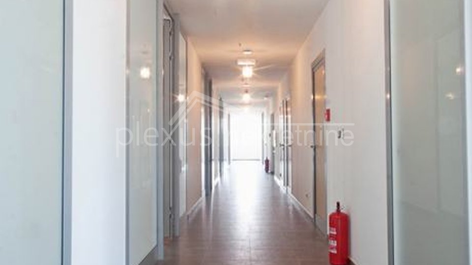 Commercial Property, 58 m2, For Rent, Split - Trstenik