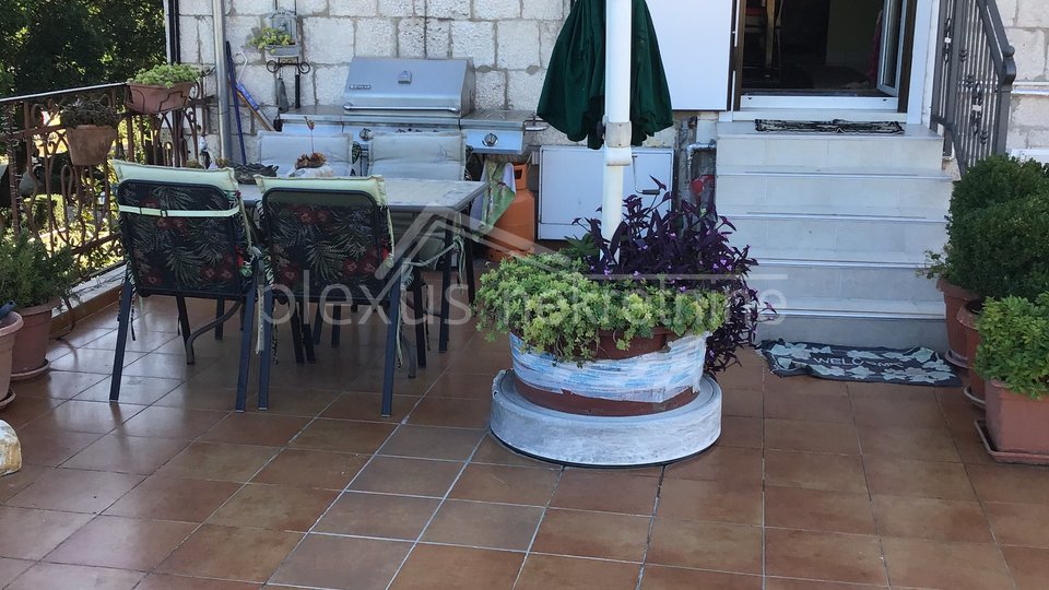 Luxurious apartment in the centre of Trogir, 102 m2
