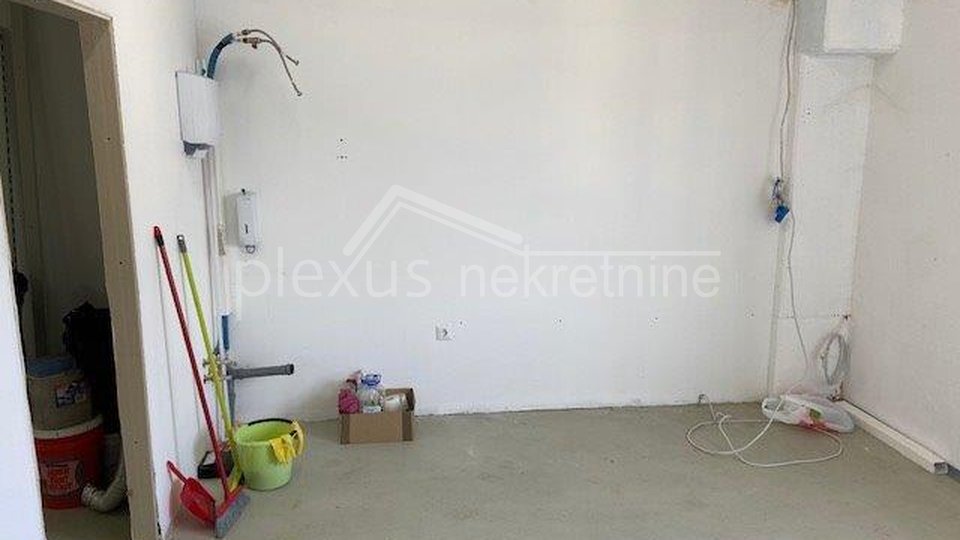 Commercial Property, 240 m2, For Rent, Dugopolje