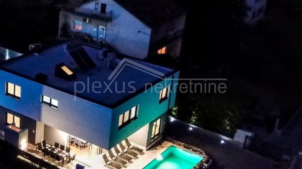 Two identical House Villas for sale, Kaštel Kambelovac, 1 120 000 €