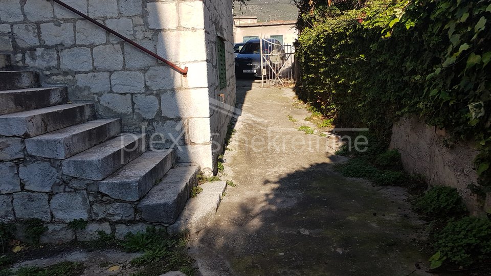 Kamena samostojeća kuća: Split - okolica, Kaštel Sućurac