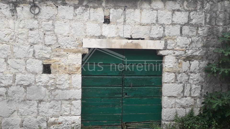 Kamena samostojeća kuća: Split - okolica, Kaštel Sućurac