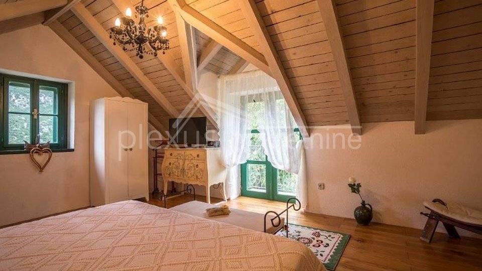 House, 120 m2, For Sale, Omiš - Svinišće