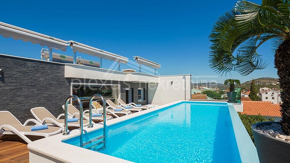 Kuća - villa s bazenom: Rogoznica, 377 m2