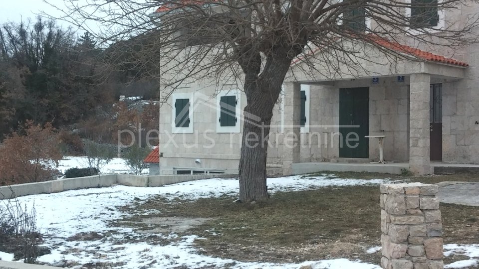 House, 200 m2, For Sale, Lovreć