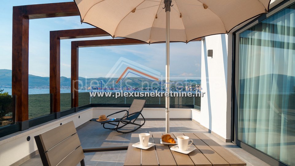 SNIŽENO! Kuća - luksuzna vila: Trogir - okolica, Okrug Gornji, katnica, 600 m2