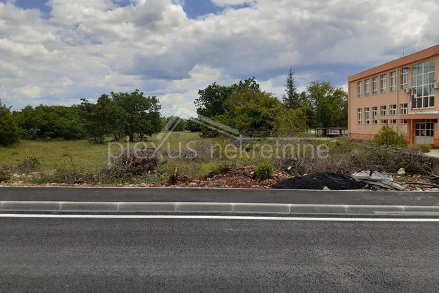 Građevinsko zemljište: Unešić, 13459 m2