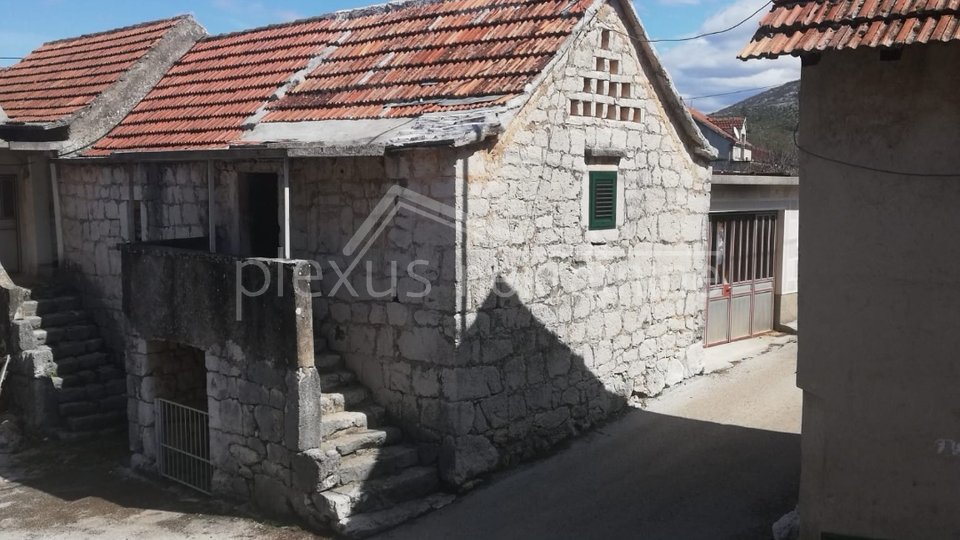 Stara kamena kuća  + zemljište 752 m2: Primorski Dolac, 32 m2