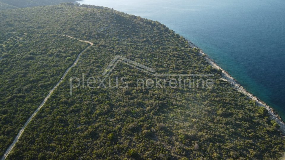 Poljoprivredno zemljište s pogledom na more, Šolta