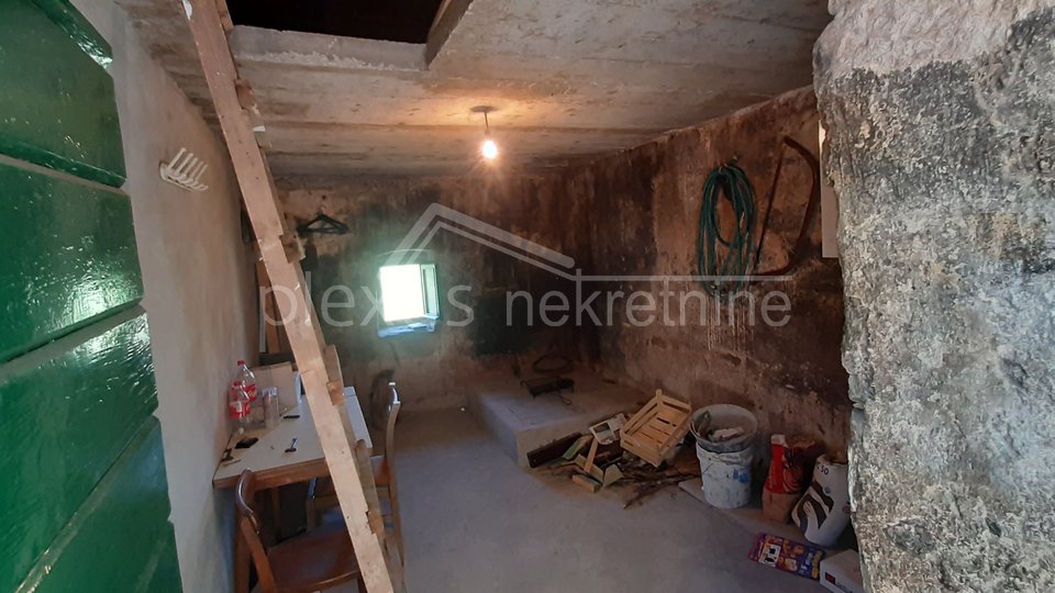 Renovirana kuća s kominom: Klis, Konjsko, 71 m2