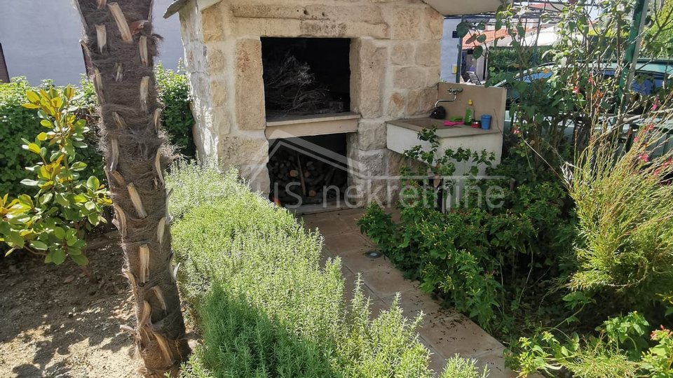 House, 220 m2, For Sale, Kaštel Štafilić