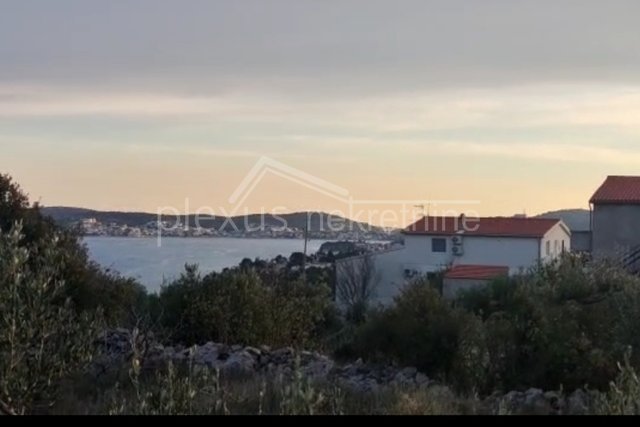 Građevinsko zemljište s pogledom na more: Rogoznica, 668 m2