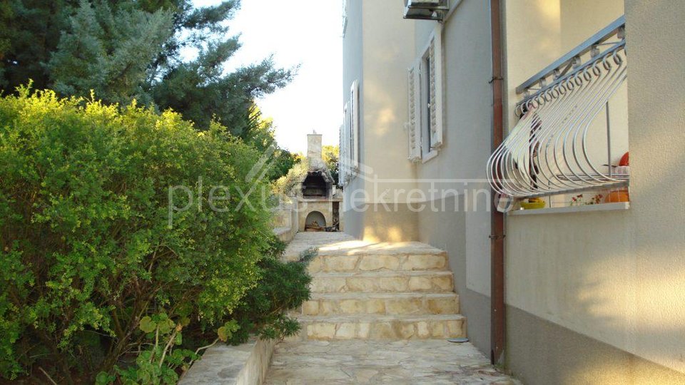 Haus, 530 m2, Verkauf, Šolta - Nečujam