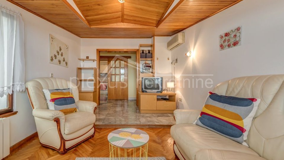 House, 402 m2, For Sale, Podstrana