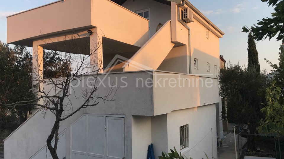 Samostojeća kuća s 4 apartmana: Čiovo, Okrug Gornji, 168 m2