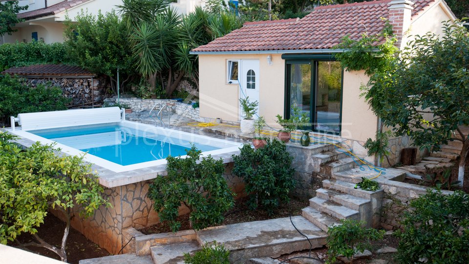 Samostojeća kuća - villa s bazenom: Brač, Splitska 232 m2