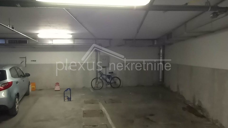 Dugoročan najam parkirnog mjesta: Split, Pazdigrad, 12 m2