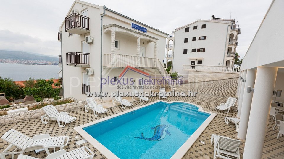 Apartmanska kuća s bazenom: Trogir - okolica, okrug Donji, 327 m2