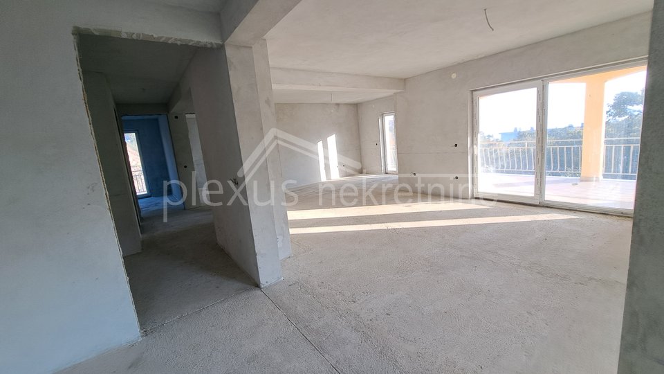 House, 581 m2, For Sale, Opatija - Pobri