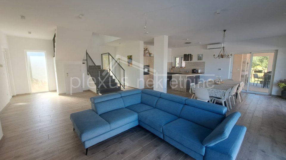 House, 210 m2, For Sale, Kaštel Novi