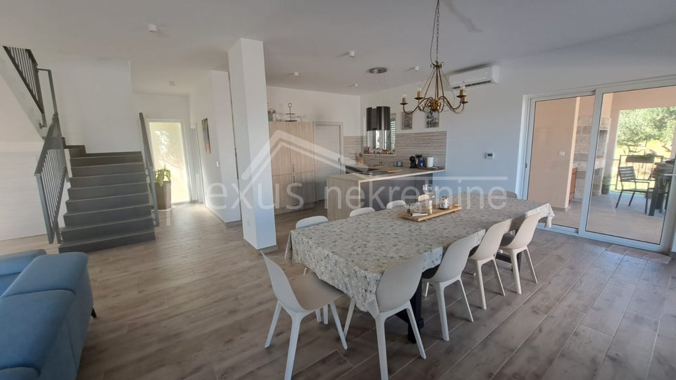 House, 210 m2, For Sale, Kaštel Novi