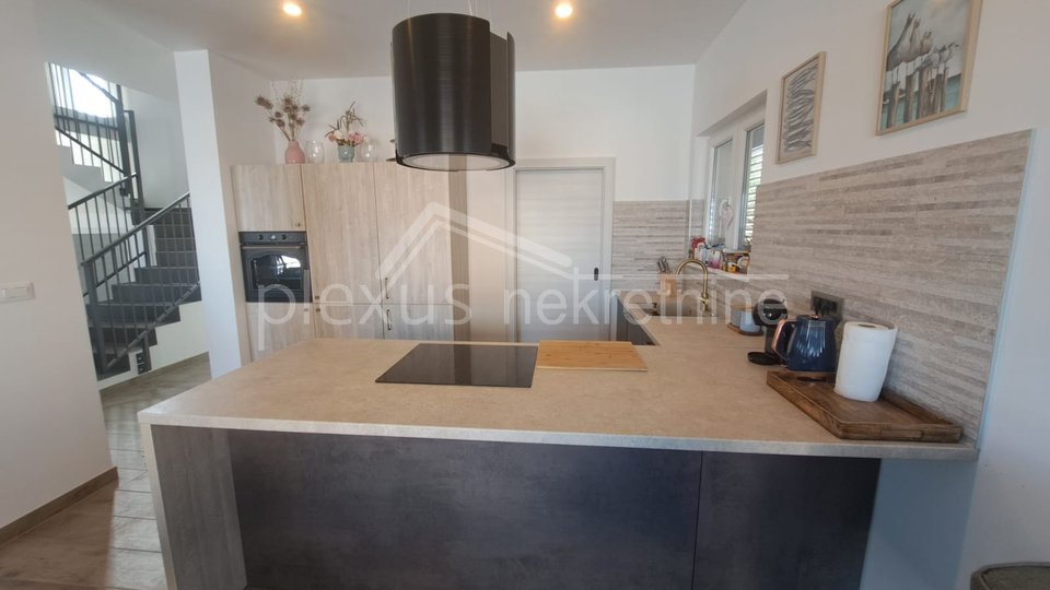 House, 210 m2, For Sale, Kaštel Novi