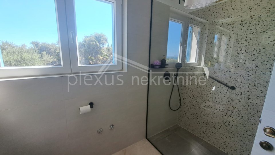 House, 210 m2, For Sale, Kaštel Novi