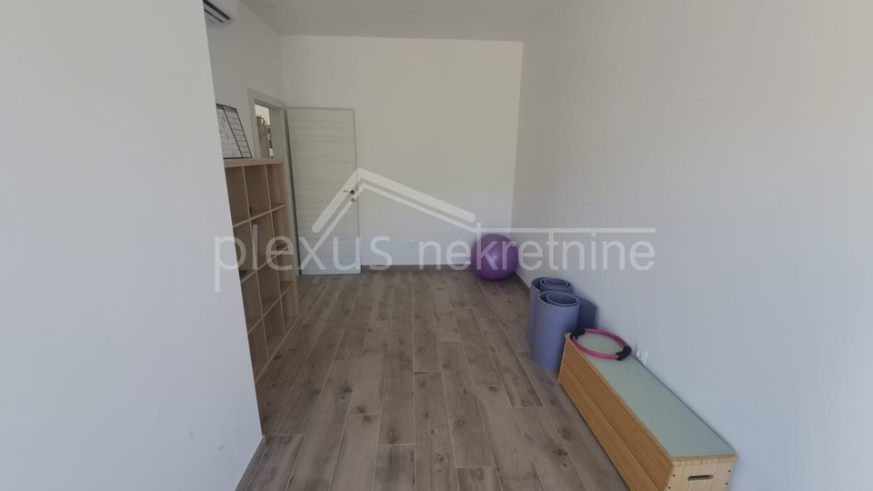 House, 210 m2, For Sale, Kaštel Novi