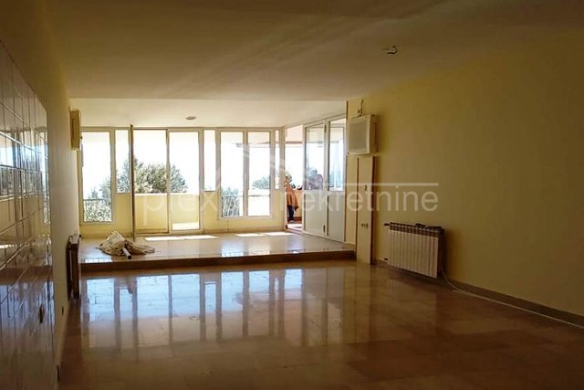 Četverosoban stan s vrtom: Split, Trstenik, 230 m2