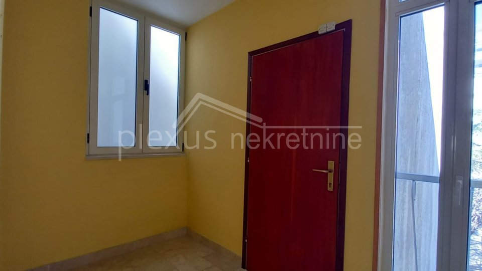 Četverosoban stan s vrtom: Split, Trstenik, 230 m2