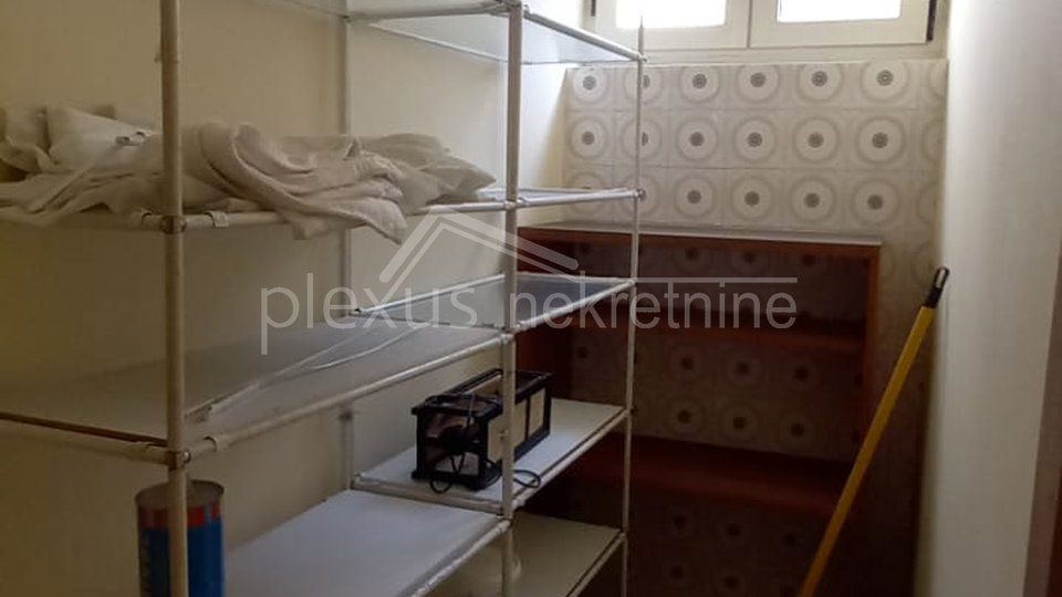 Četverosoban stan s vrtom: Split, Trstenik, 230 m2