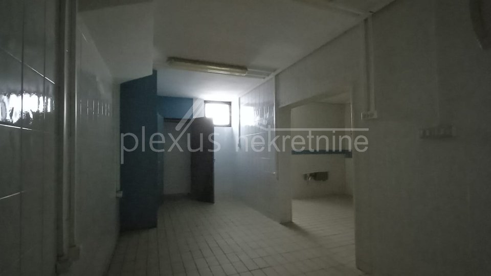 Četverosoban stan s vrtom: Split, Trstenik, 230 m2