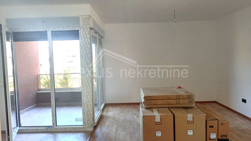 Dvosoban stan- NOVOGRADNJA: Solin, 59 m2