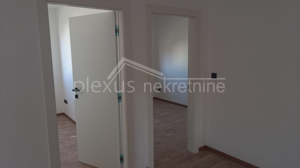 Dvosoban stan- NOVOGRADNJA: Solin, 59 m2