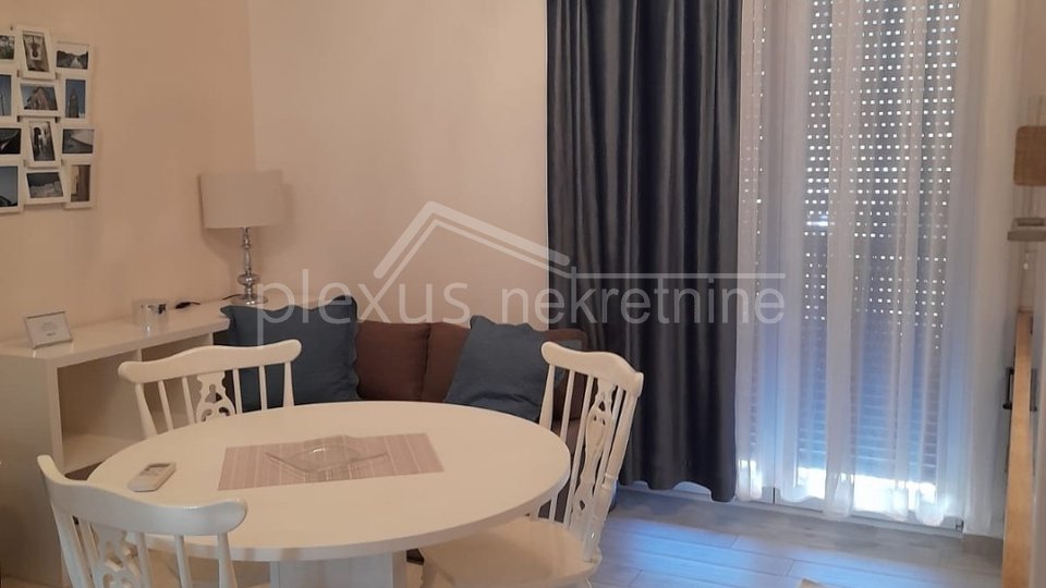 Jednosoban stan s parkingom: Trogir, centar, 30 m2