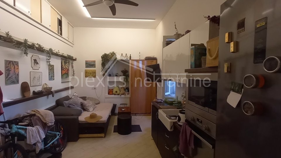 Stan s 4 apartmana s terasom: Split, Varoš, 101 m2