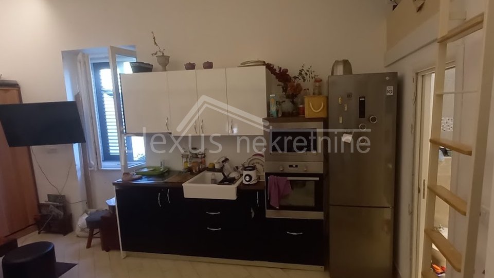 Stan s 4 apartmana s terasom: Split, Varoš, 101 m2