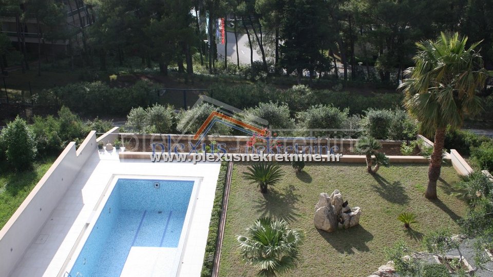 Luksuzna vila sa bazenom: Split - okolica, Podstrana (prodaja)