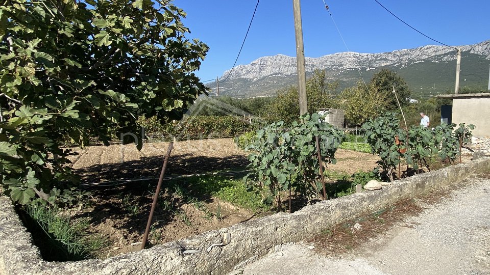 Građevinsko zemljište: Kaštel Sućurac, 1088 m2