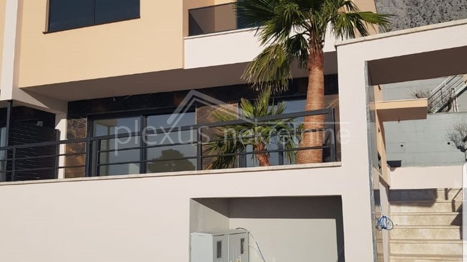 House, 226 m2, For Sale, Makarska