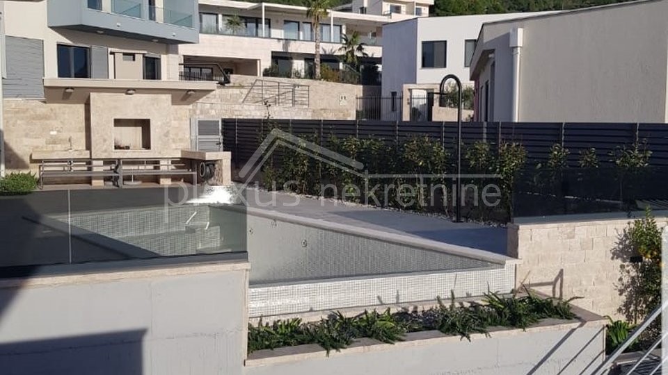 House, 226 m2, For Sale, Makarska