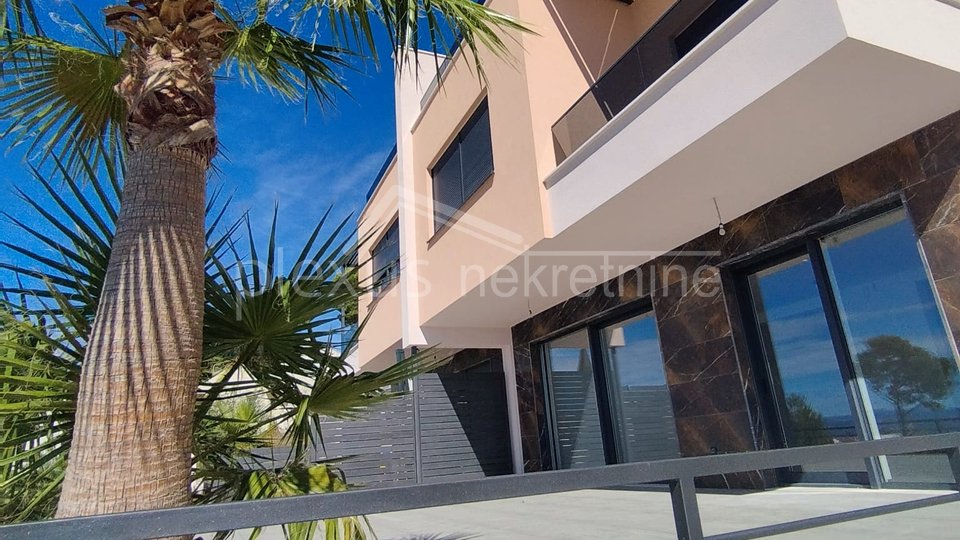 House, 226 m2, For Sale, Makarska