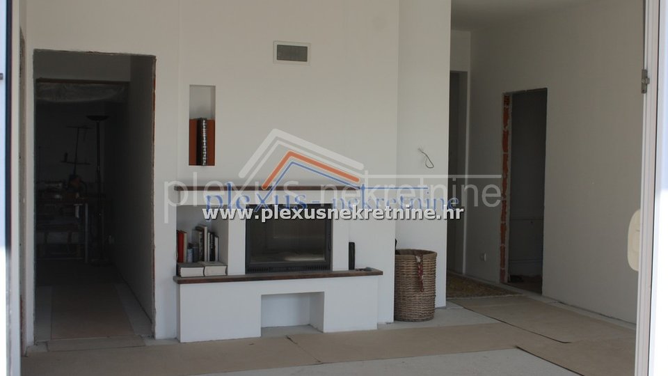 House, 1240 m2, For Sale, Podstrana