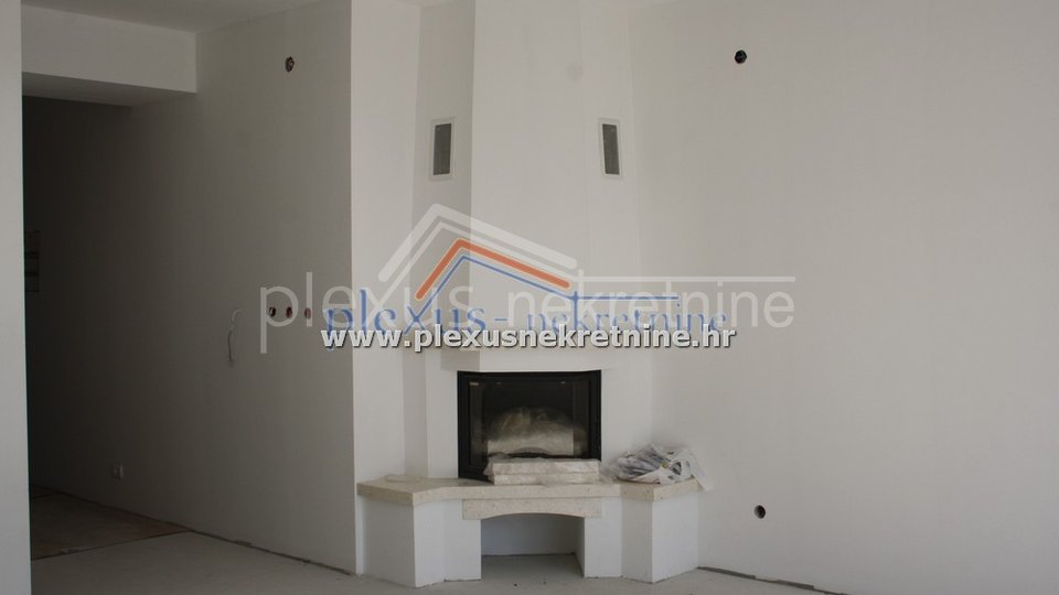 House, 1240 m2, For Sale, Podstrana