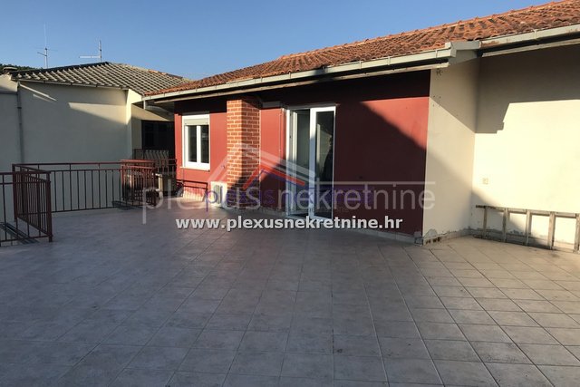 House, 447 m2, For Sale, Split - Stobreč